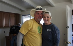 garth-brooks-tricia-yearwood-volunteering-habitat-for-humanity-carter-work-project-san-jose-by-pam-marino-good-neighbor-stories